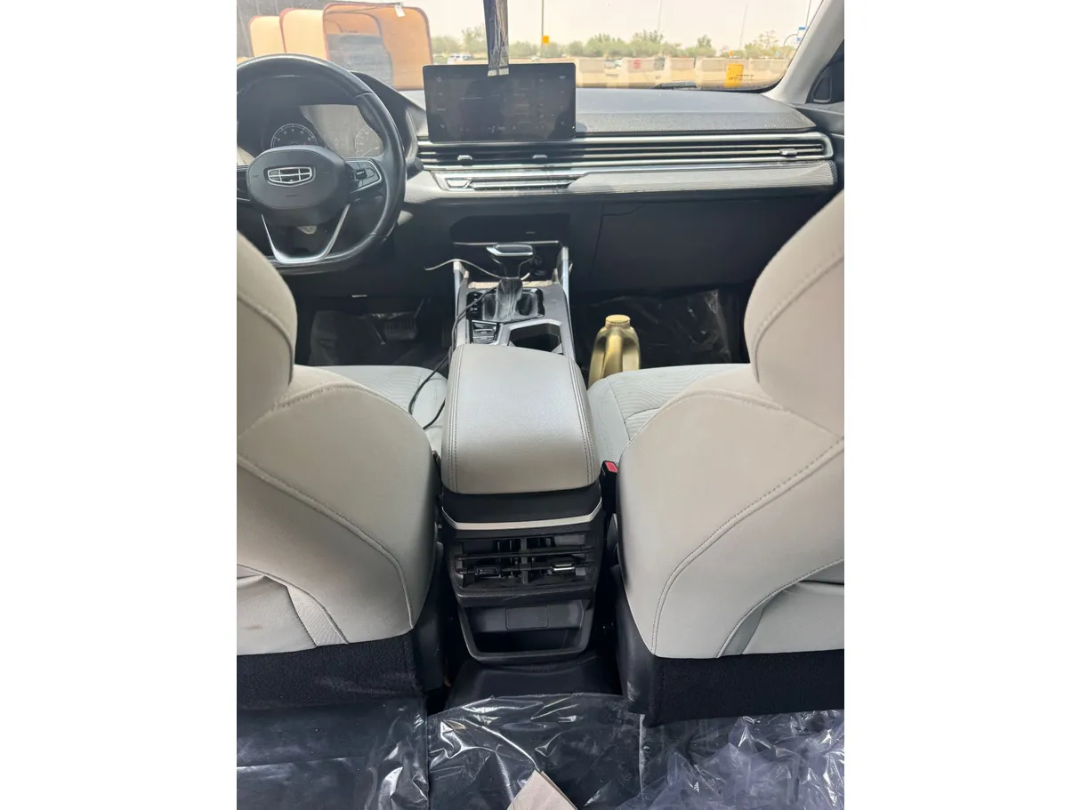 Car image 16