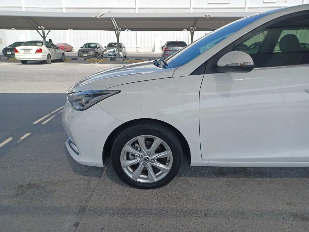 Car image 9