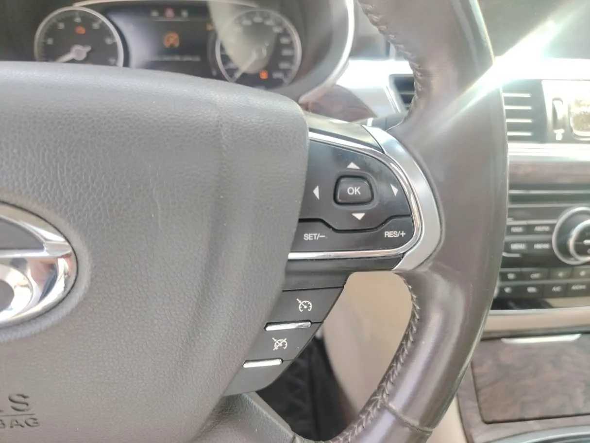 Car image 29