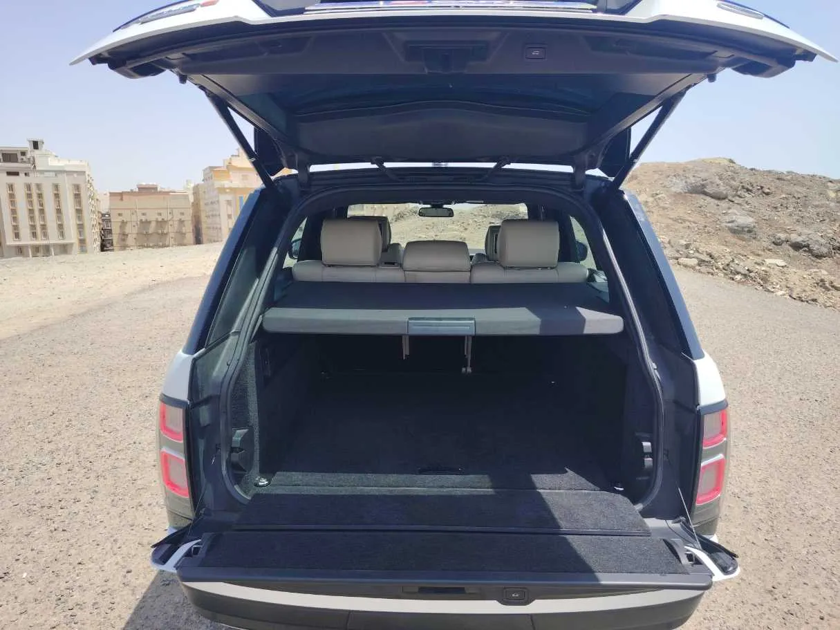 Car image 24