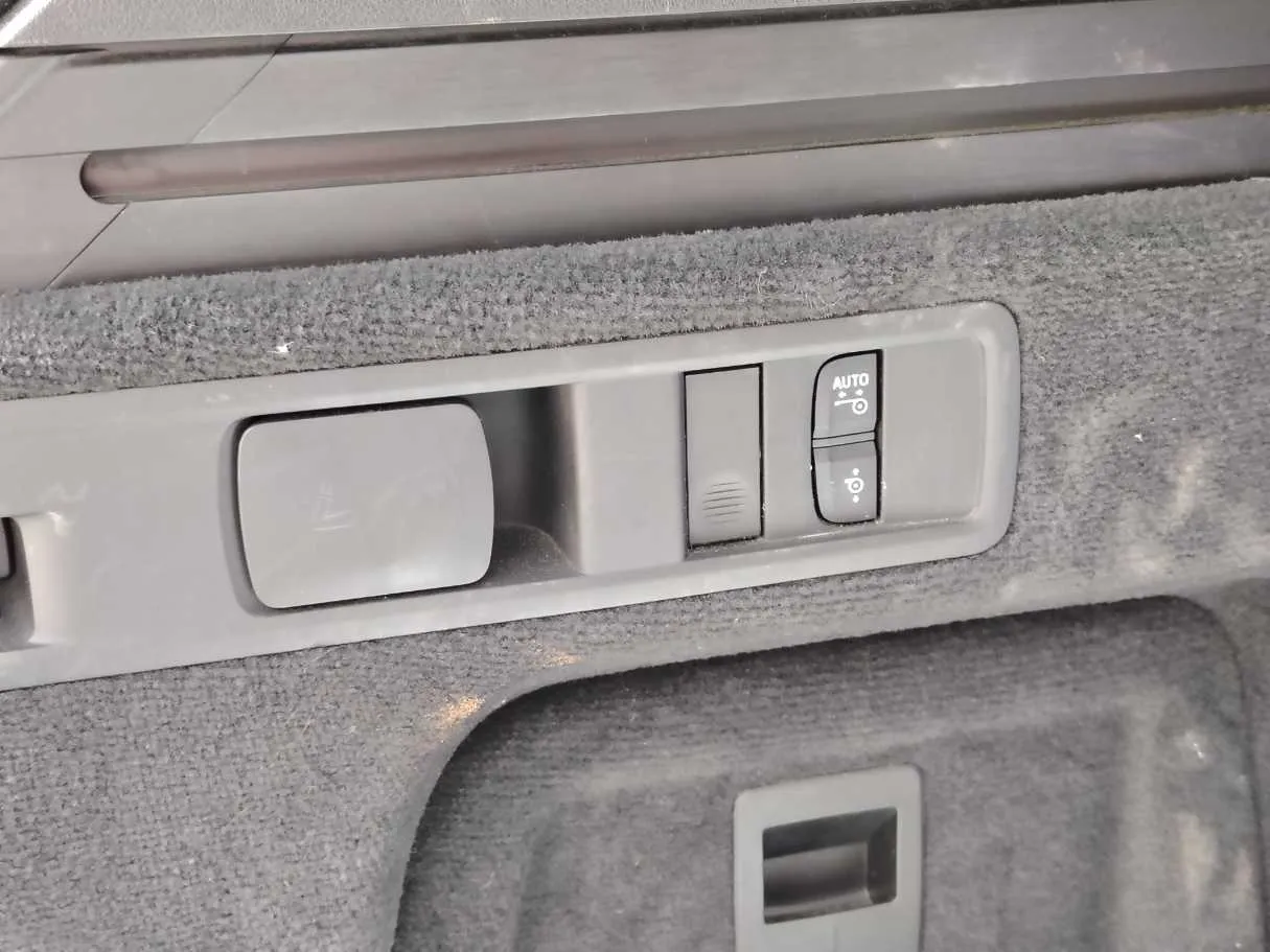 Car image 31