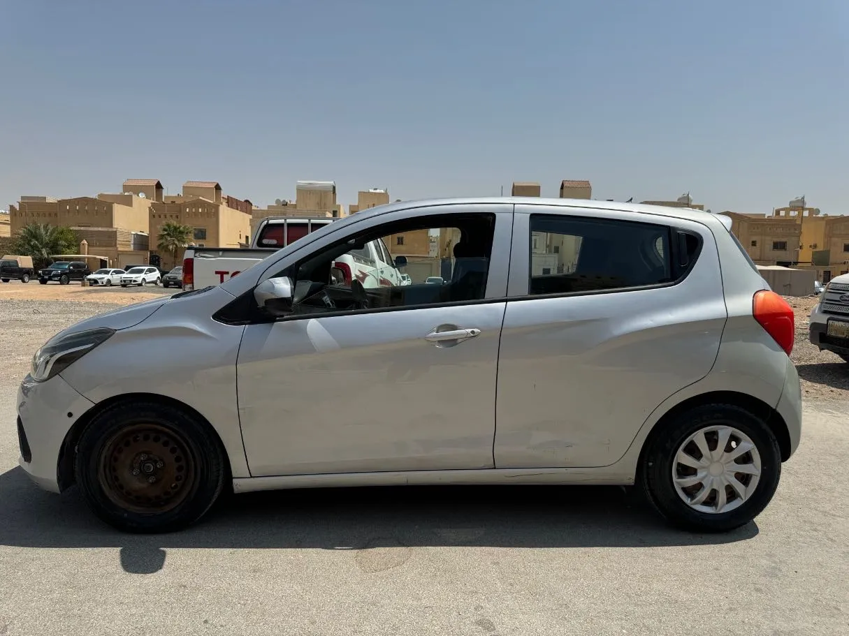 Car image 8