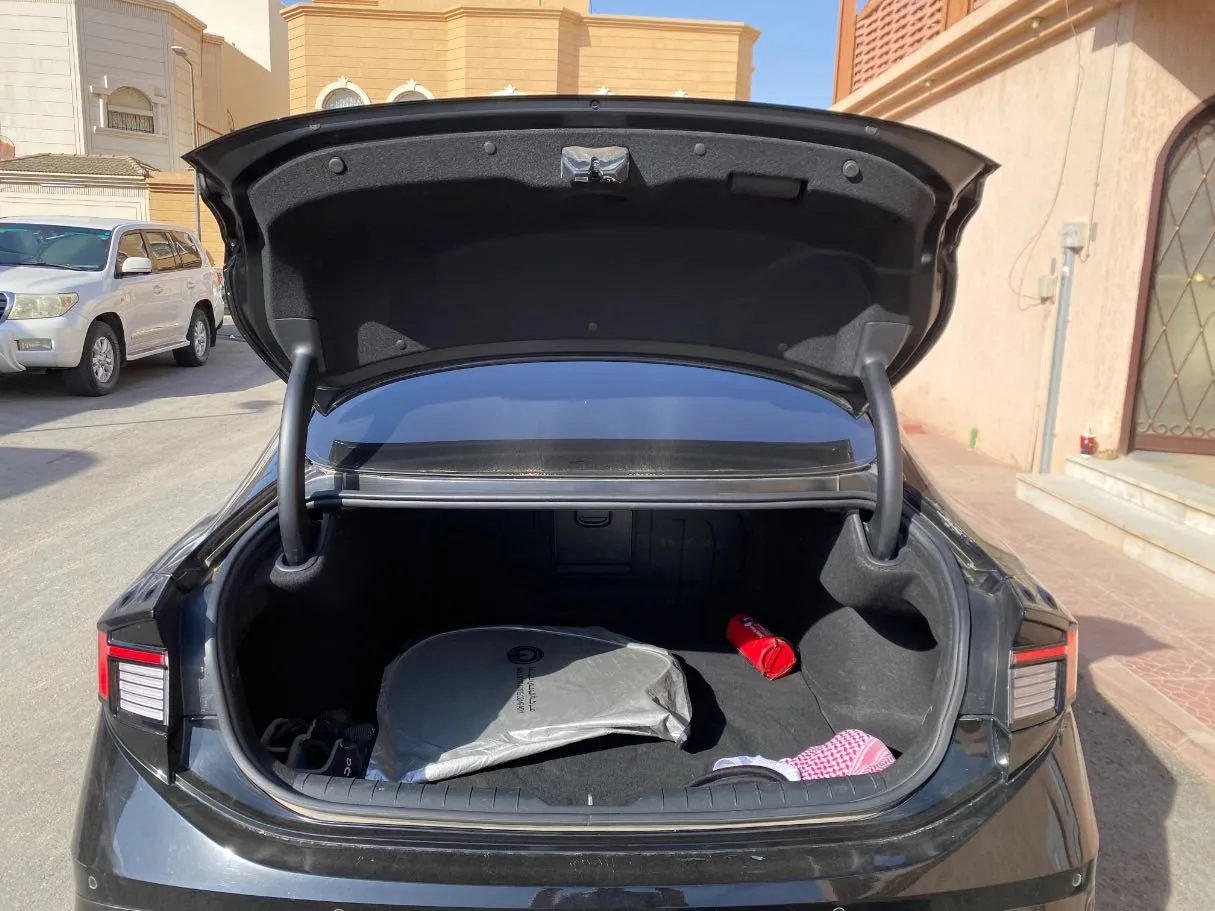 Car image 19