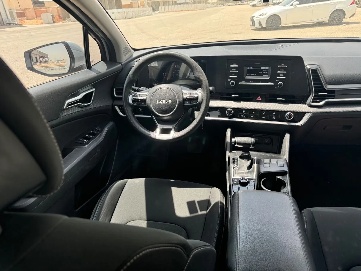 Car image 16