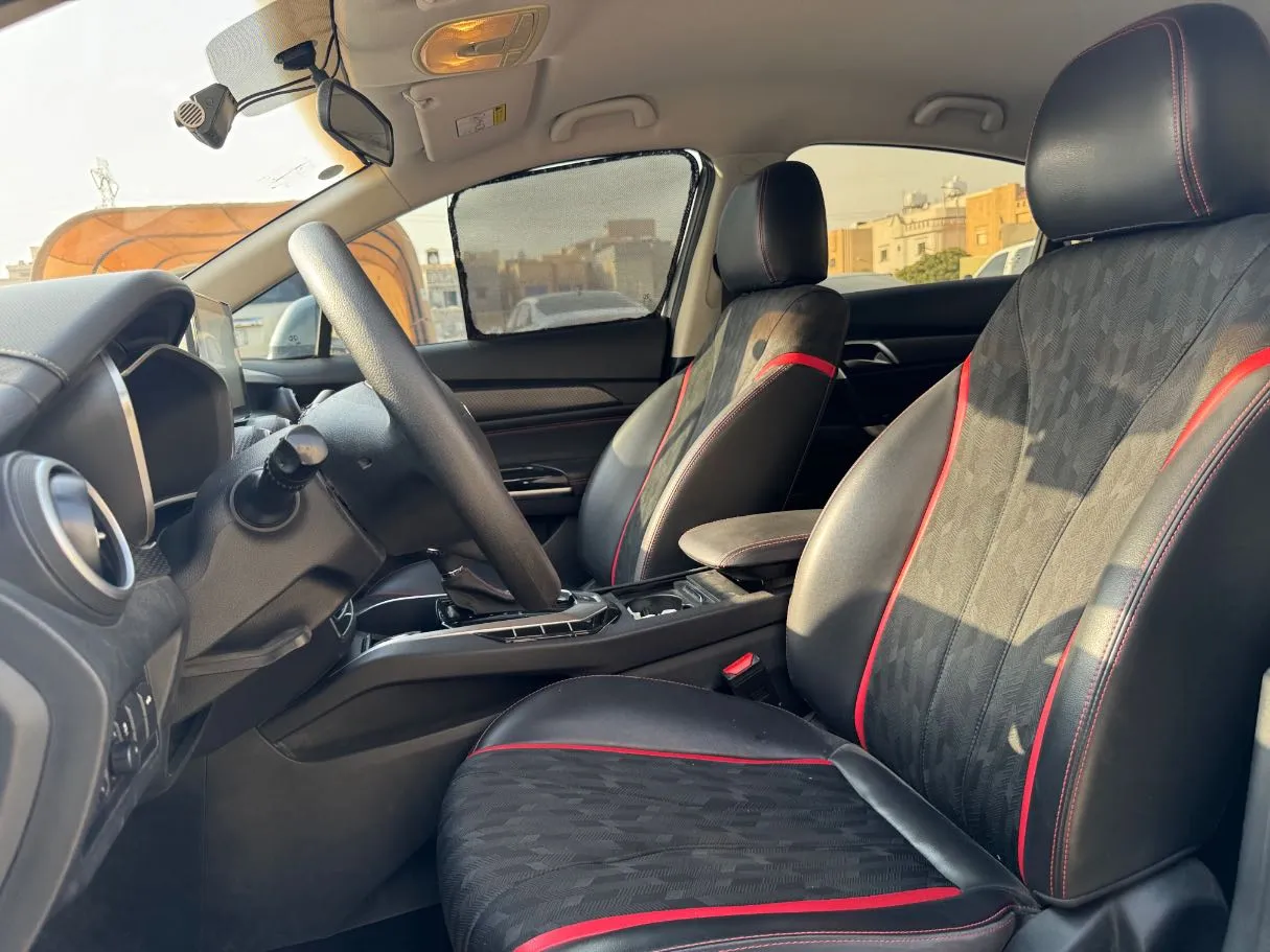 Car image 12