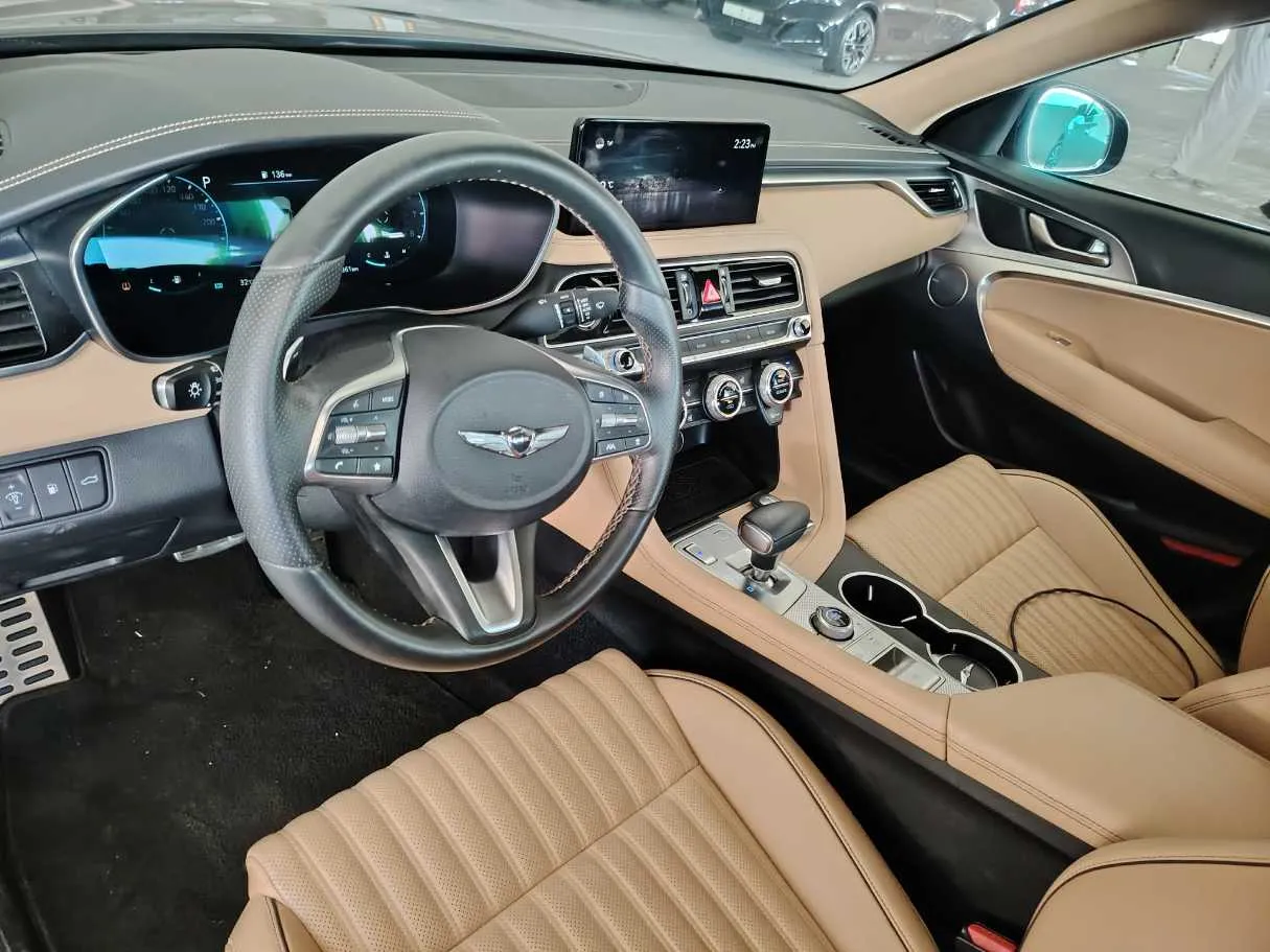 Car image 13