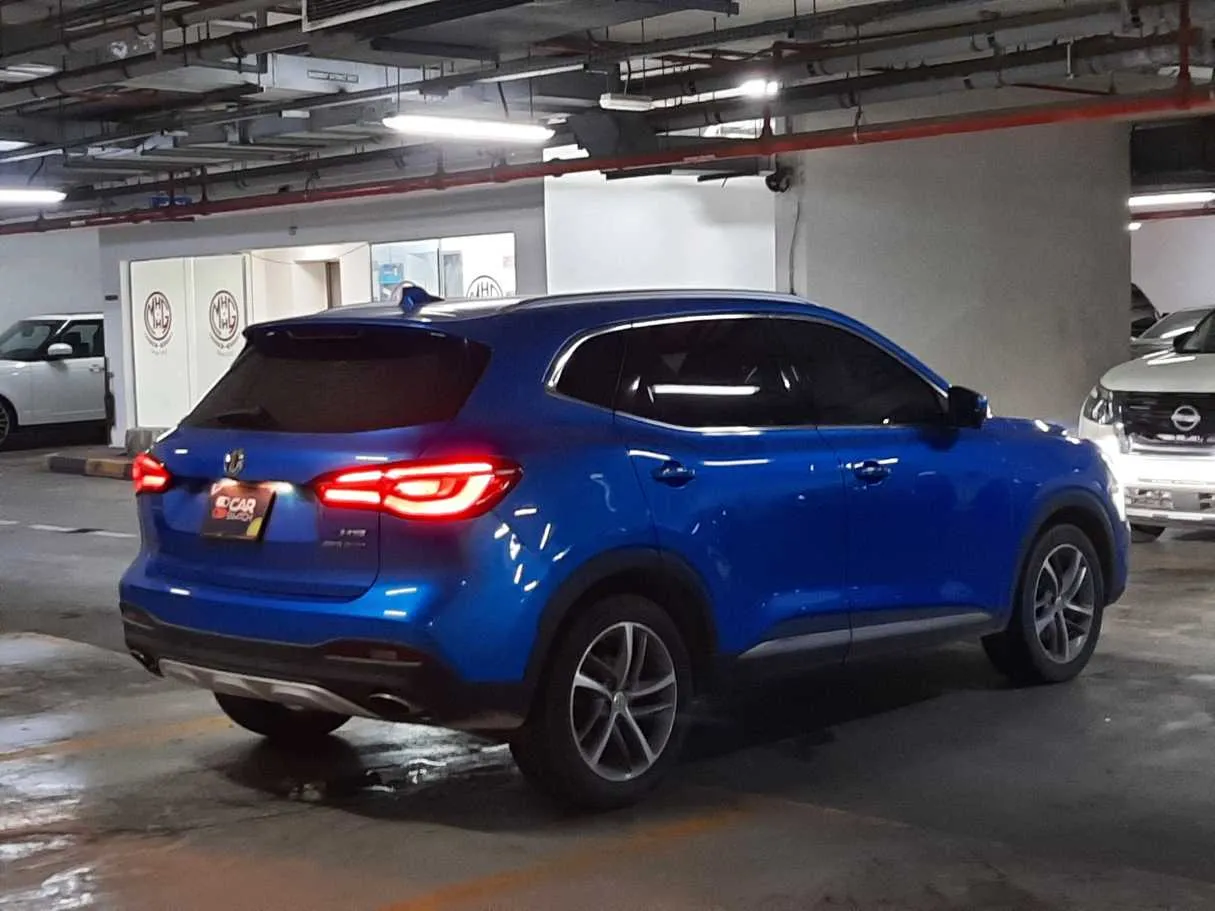 Car image 5