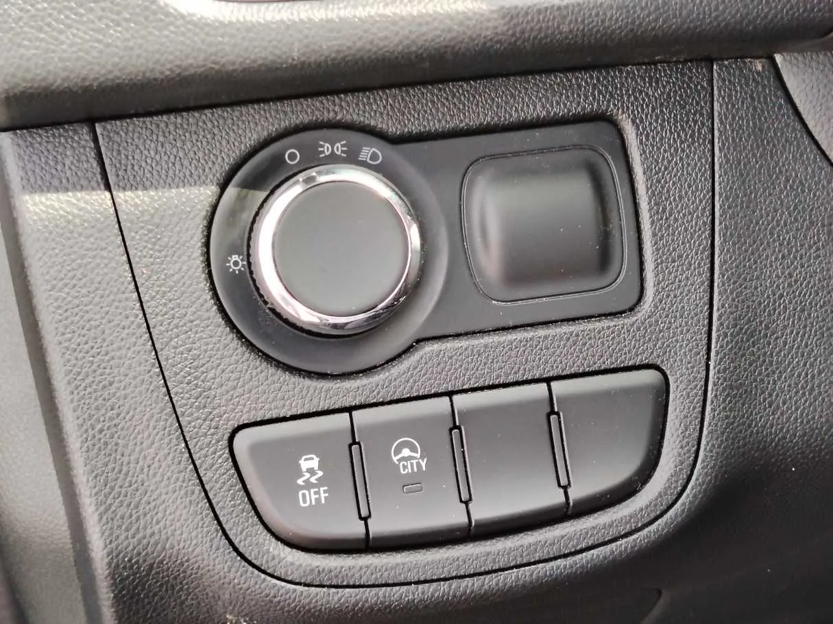 Car image 24
