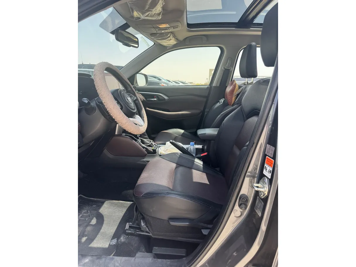 Car image 11
