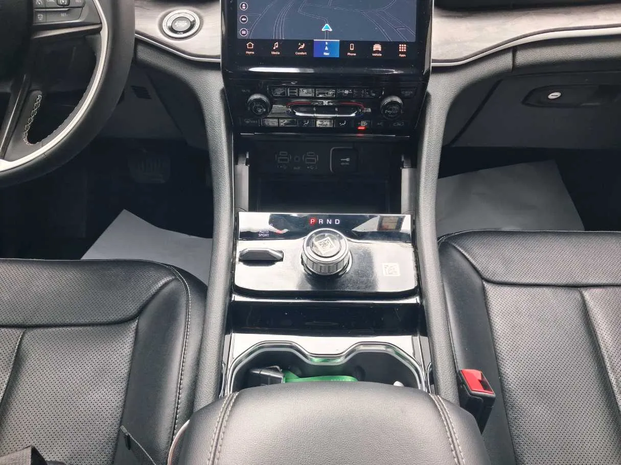 Car image 15