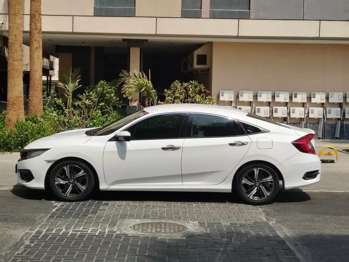 Car image 8