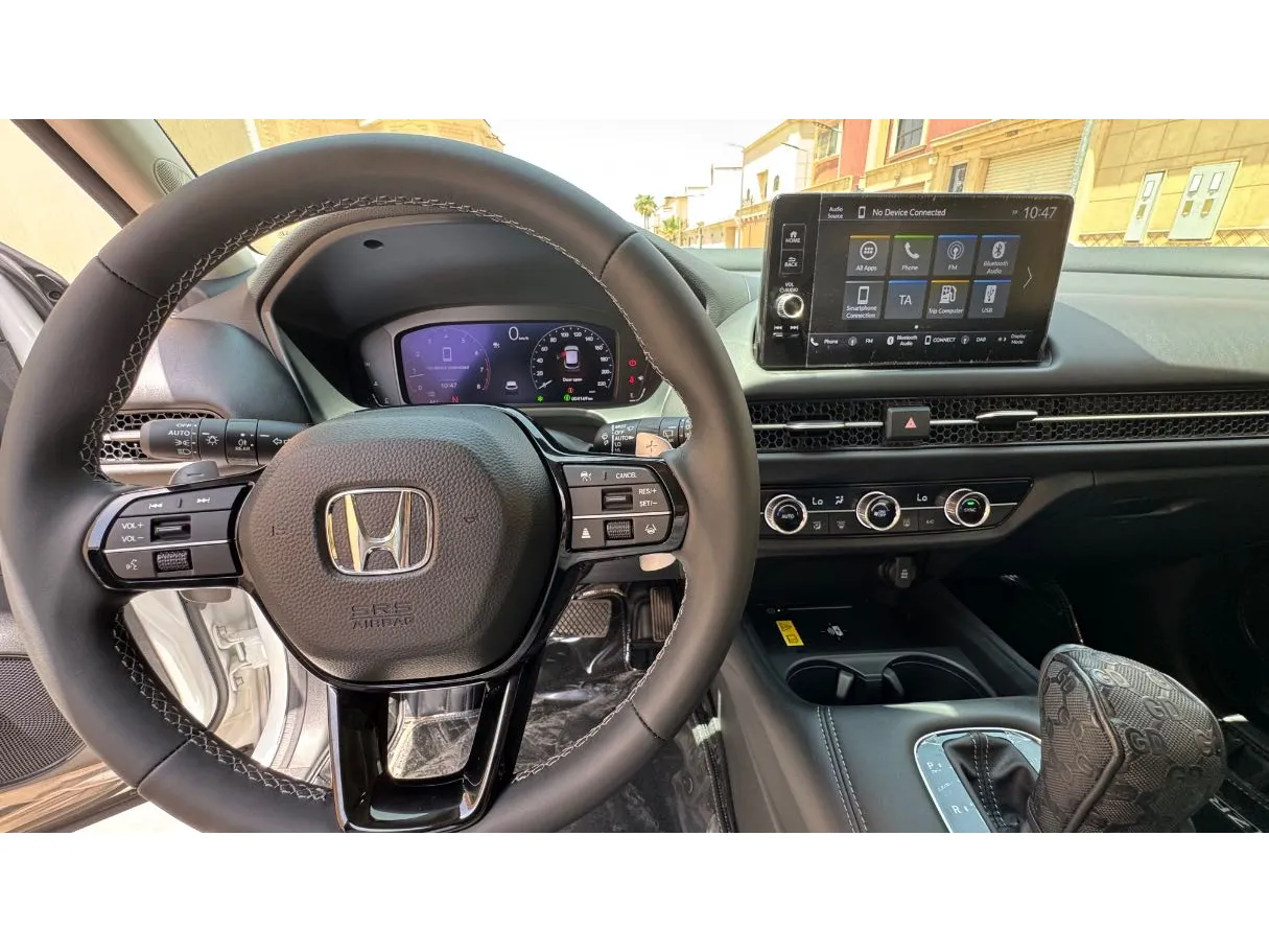 Car image 19