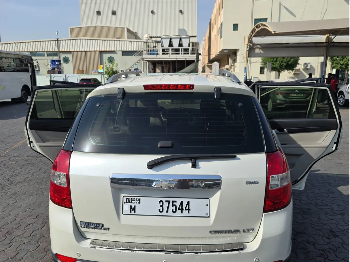 Car image 3