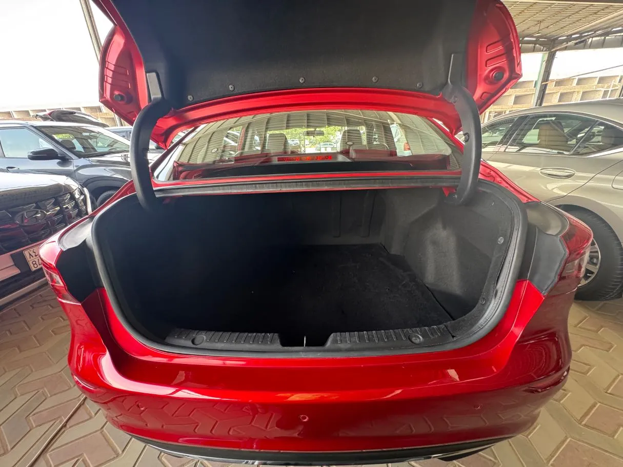 Car image 17