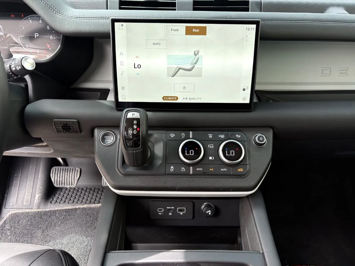 Car image 18