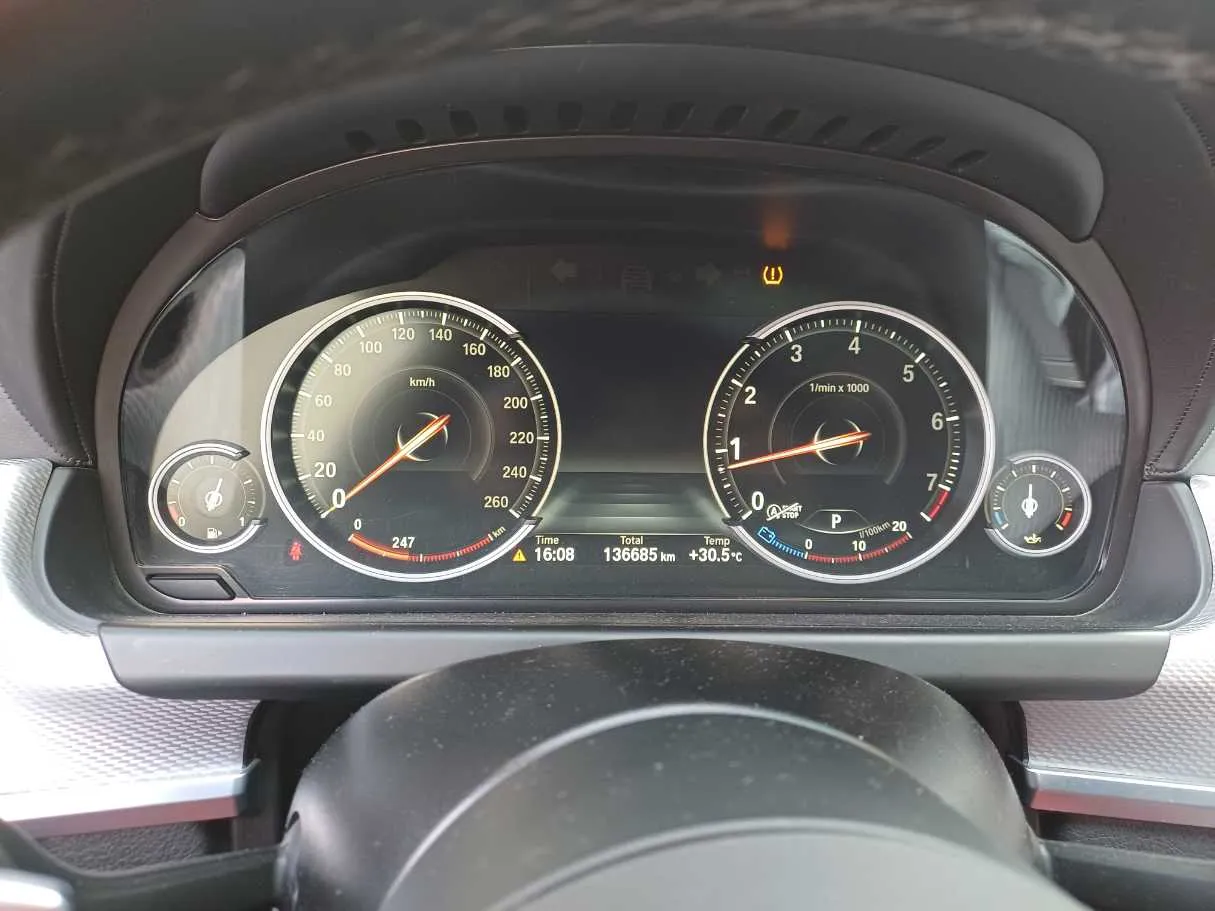 Car image 19