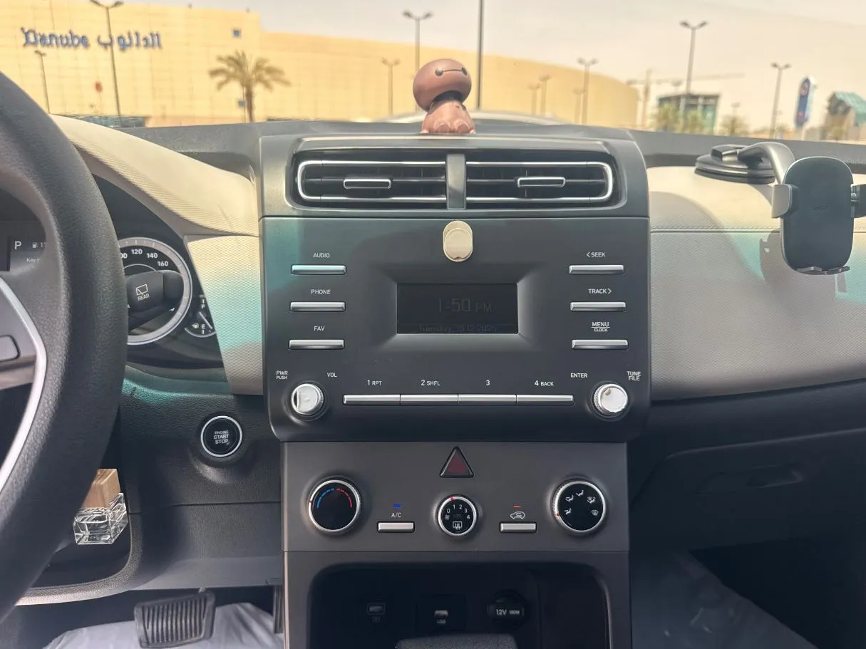 Car image 16