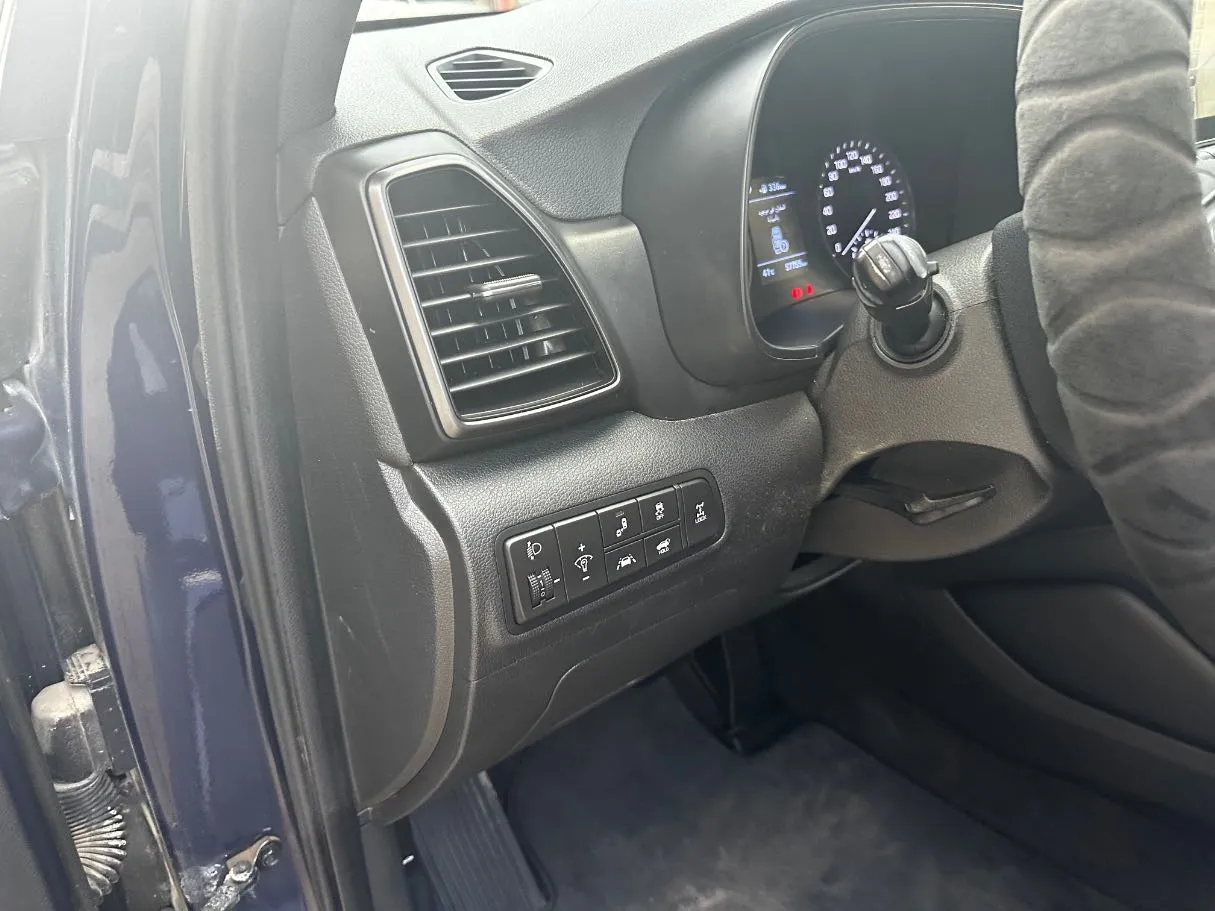 Car image 27