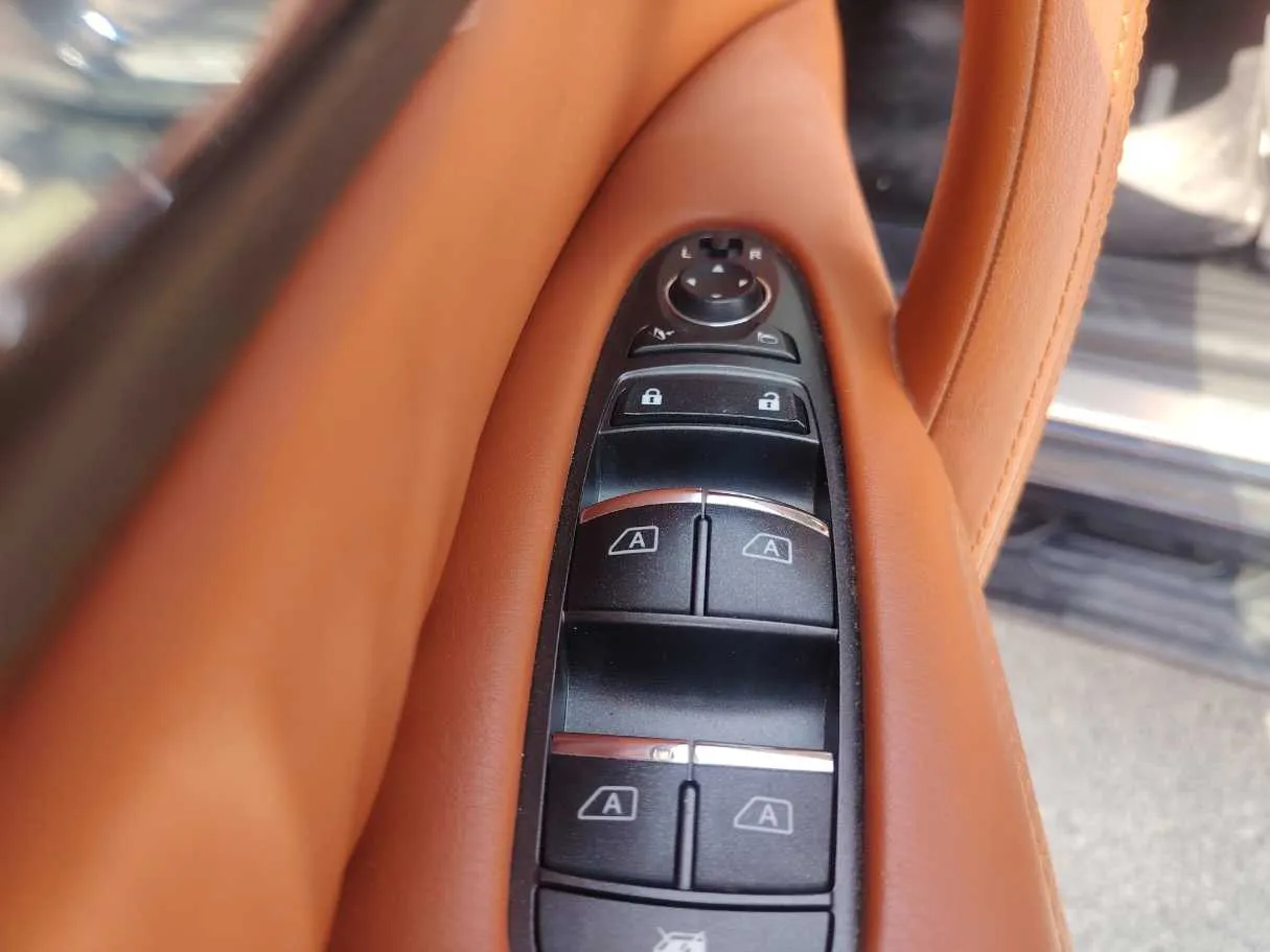Car image 29