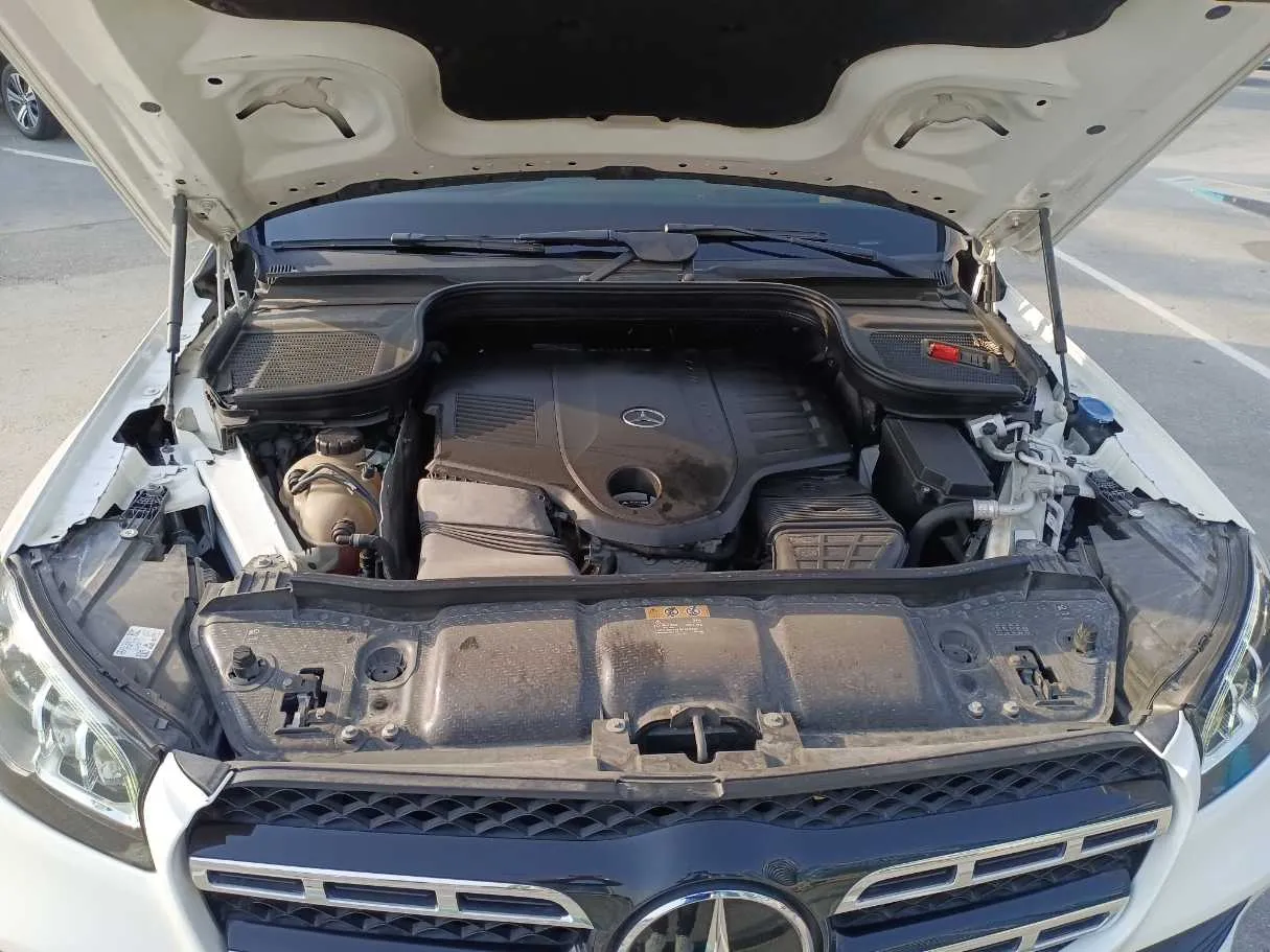 Car image 27