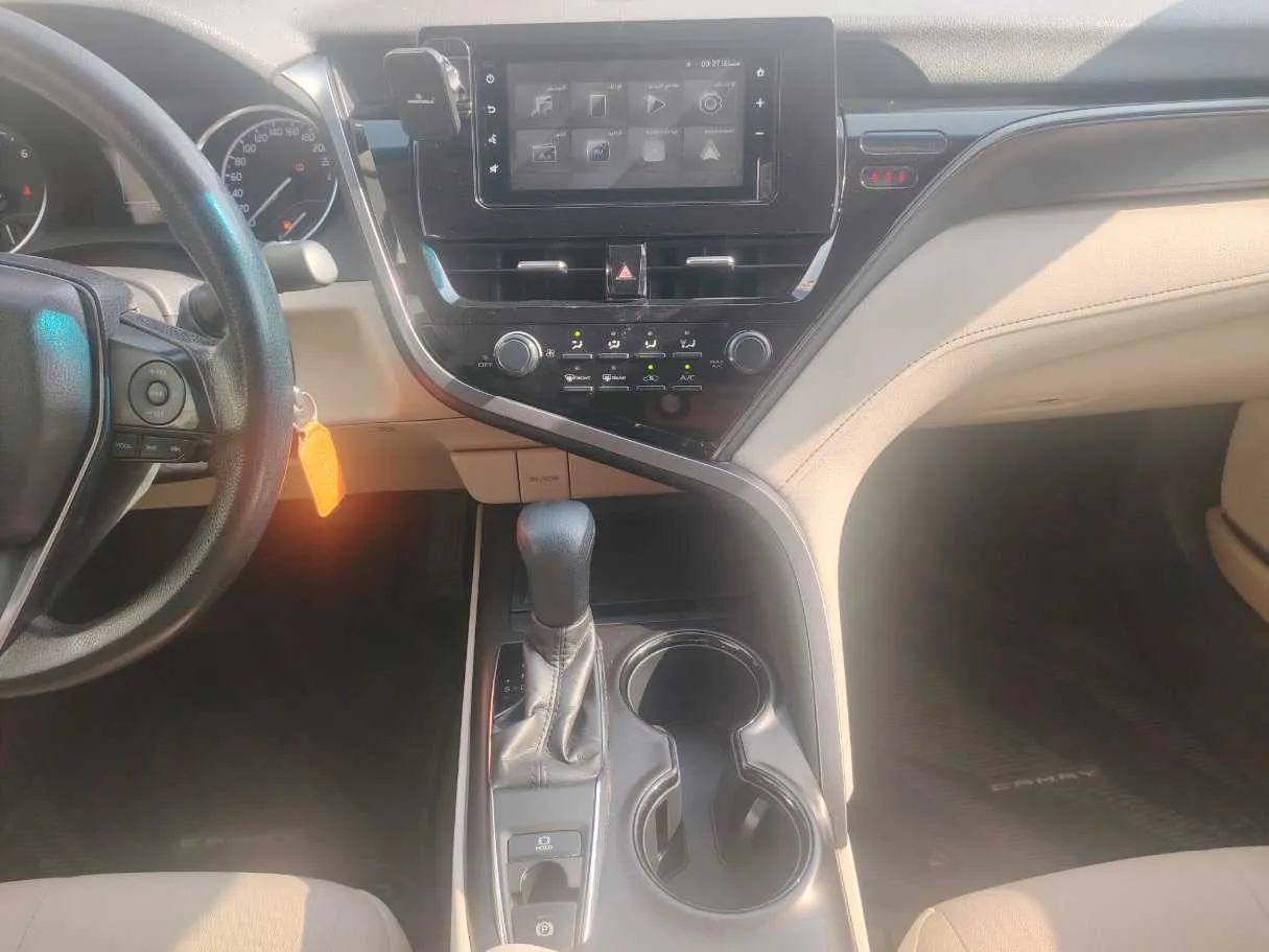 Car image 18