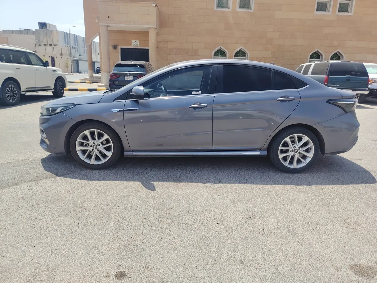 Car image 8