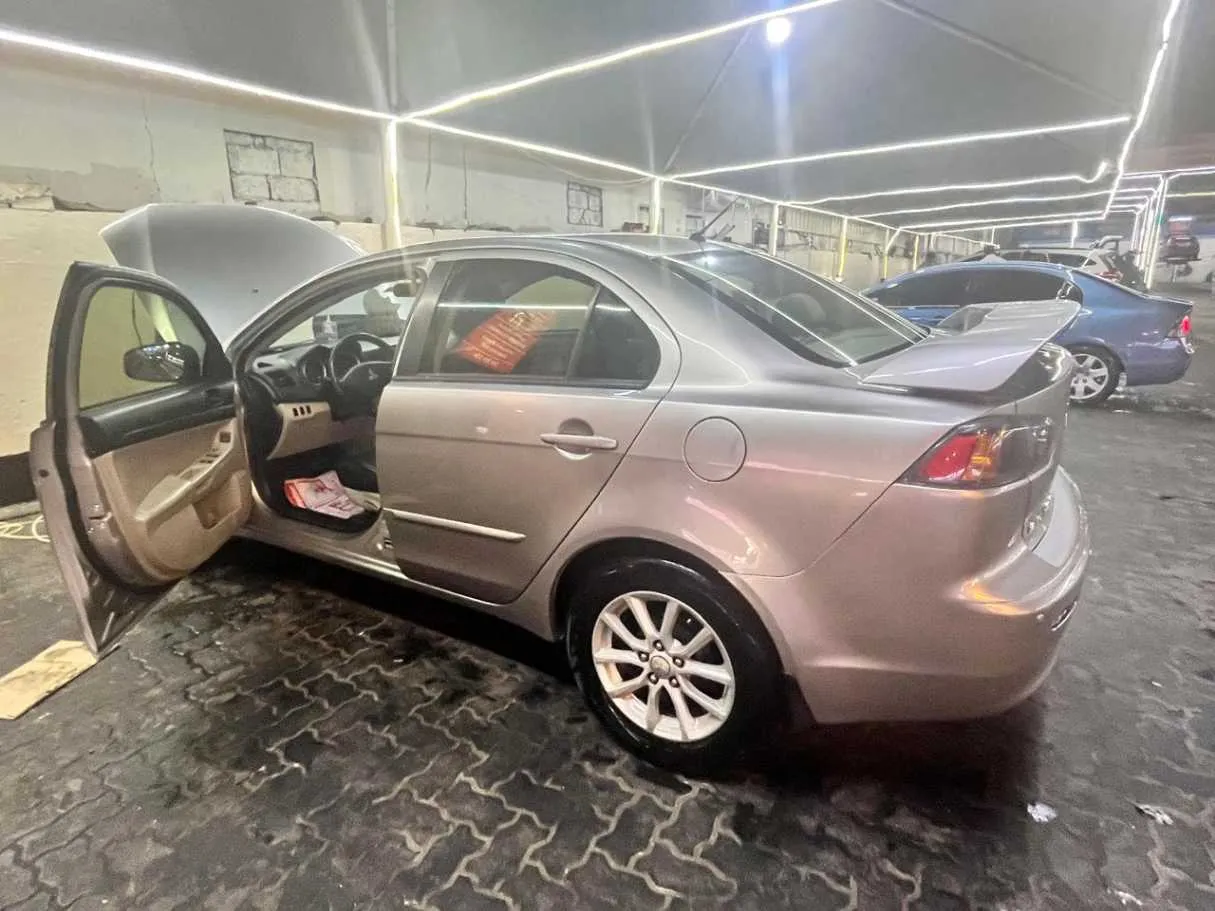 Car image 3