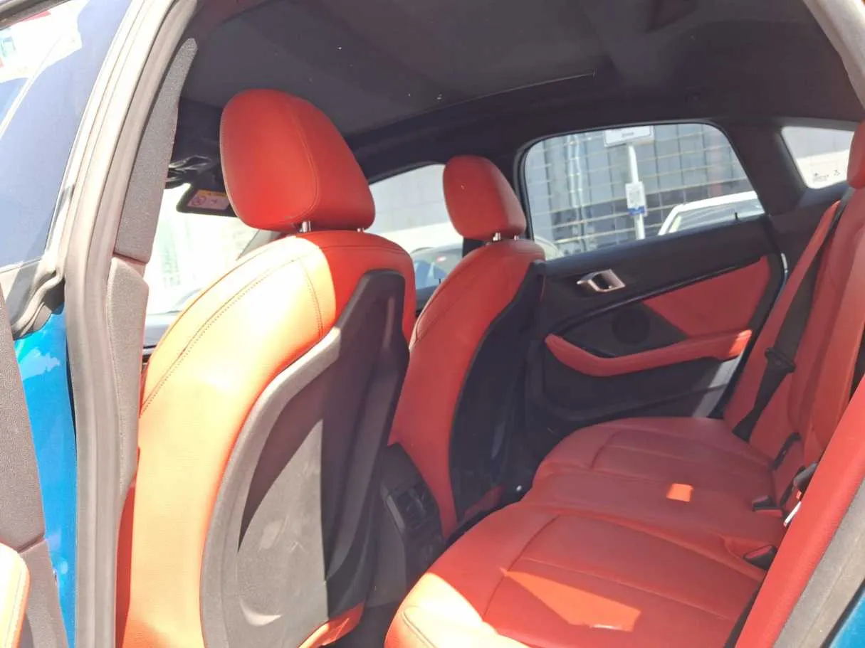 Car image 13
