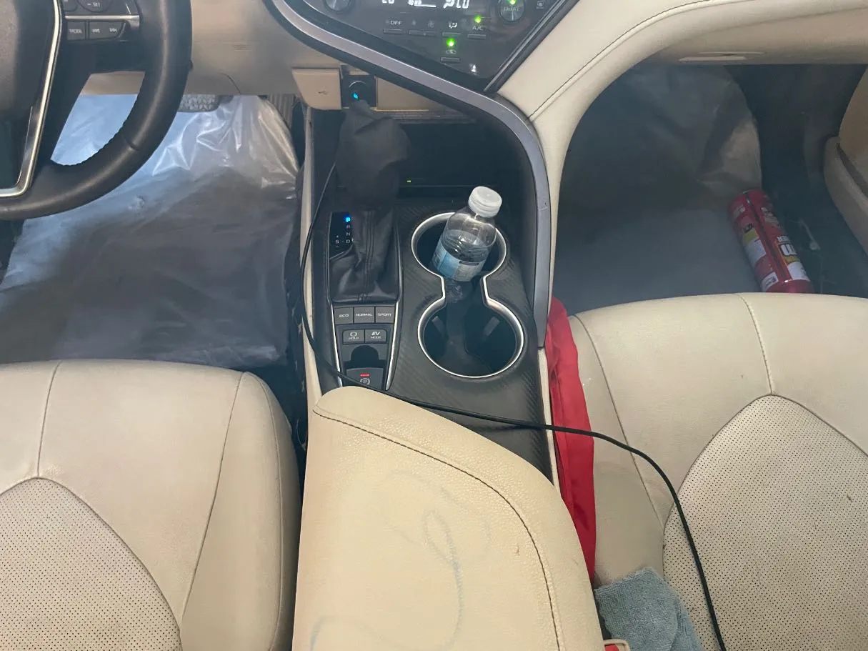 Car image 19