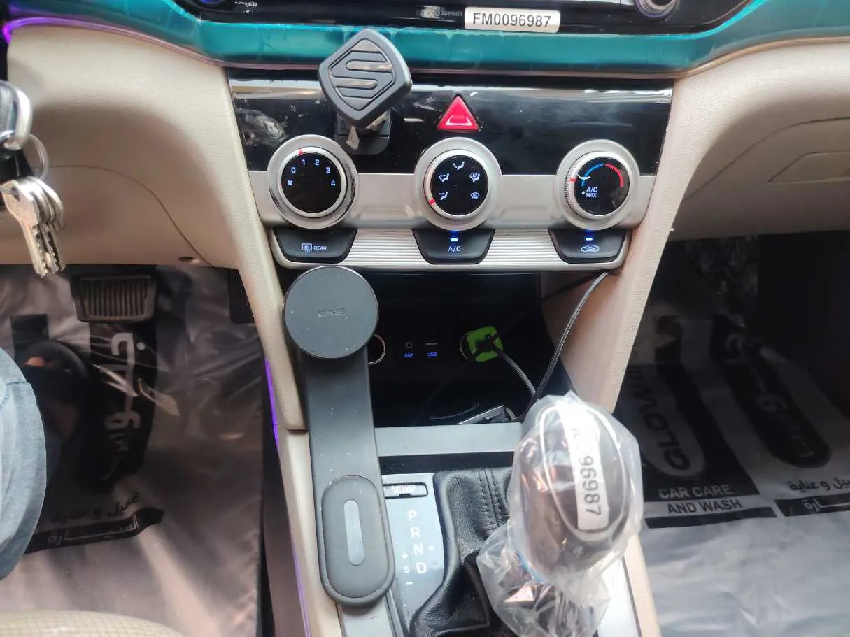 Car image 18
