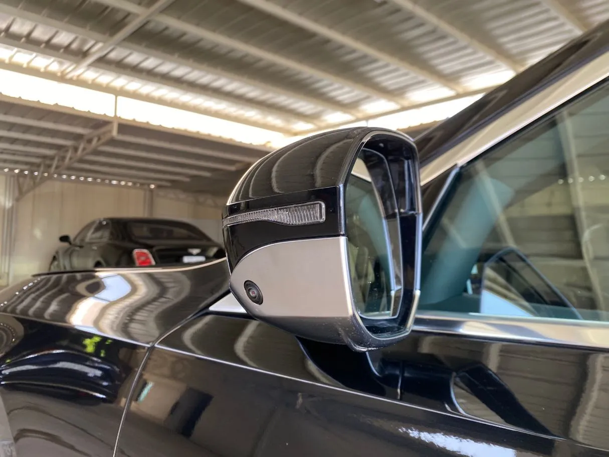 Car image 26