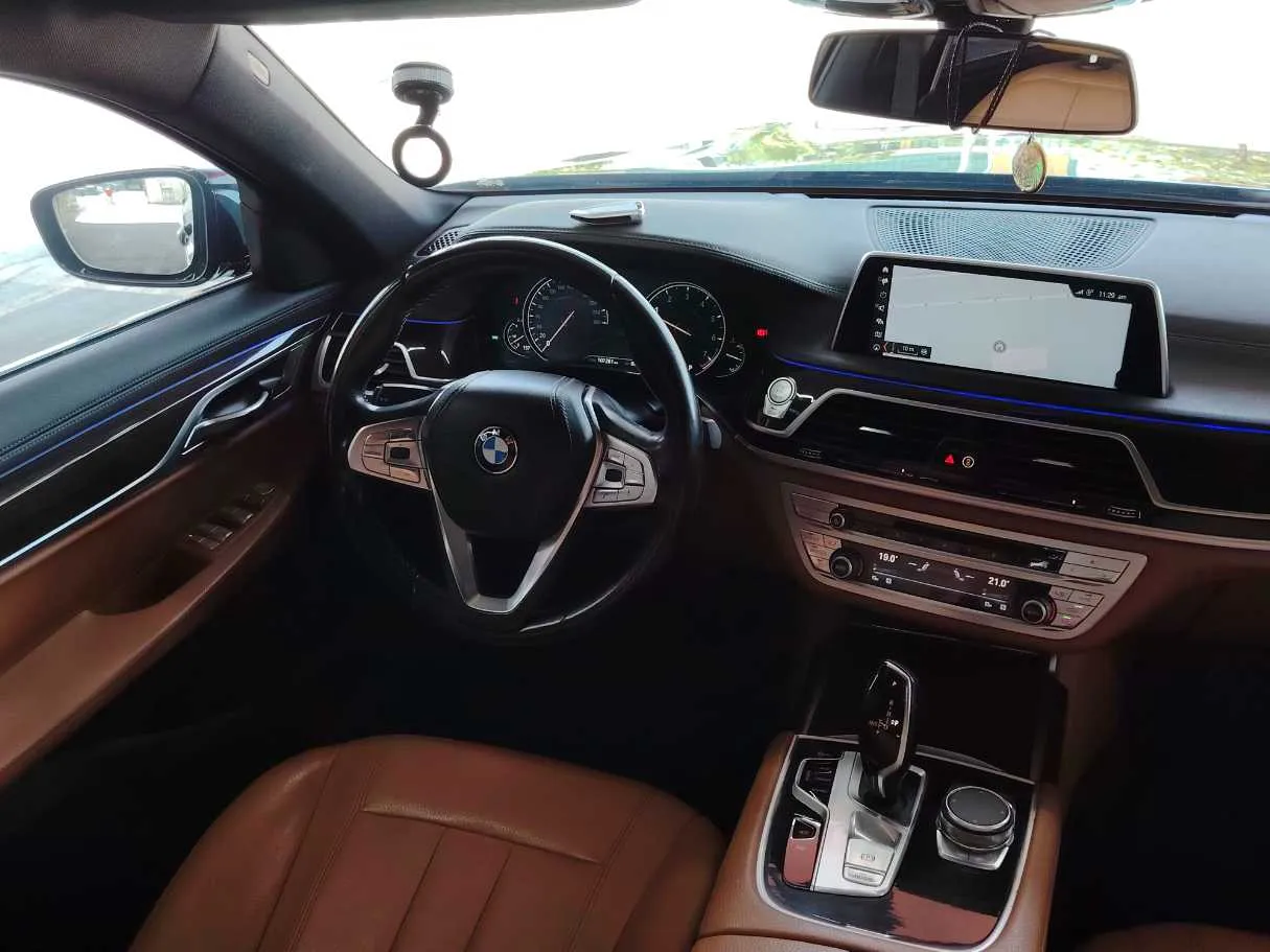 Car image 22