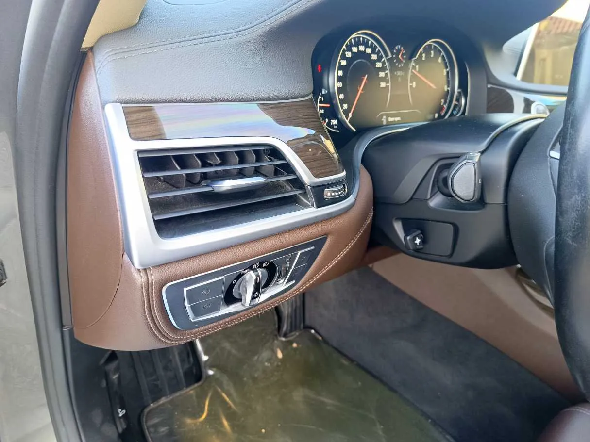 Car image 31