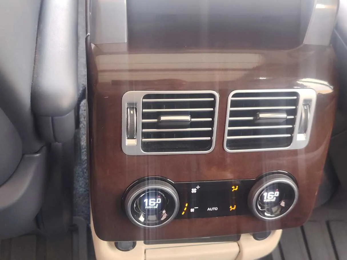 Car image 27