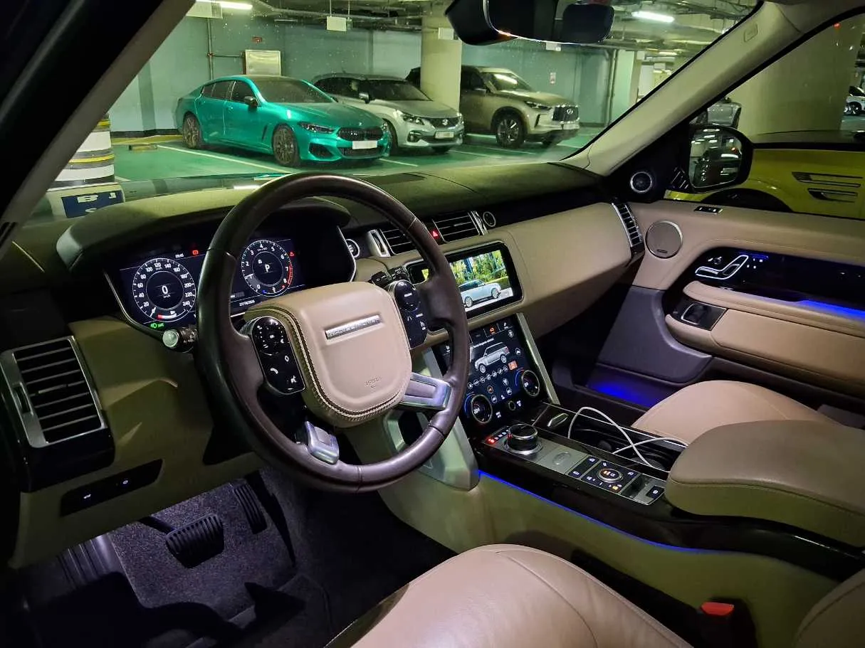 Car image 9