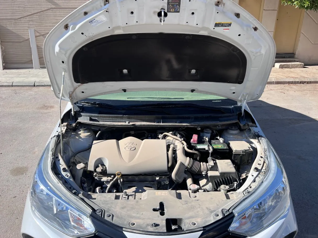 Car image 25