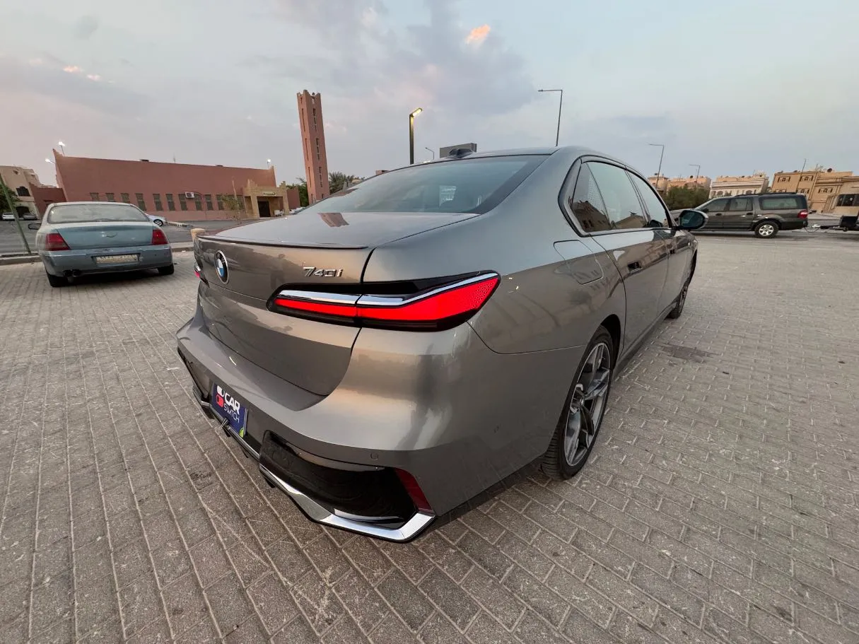 Car image 5
