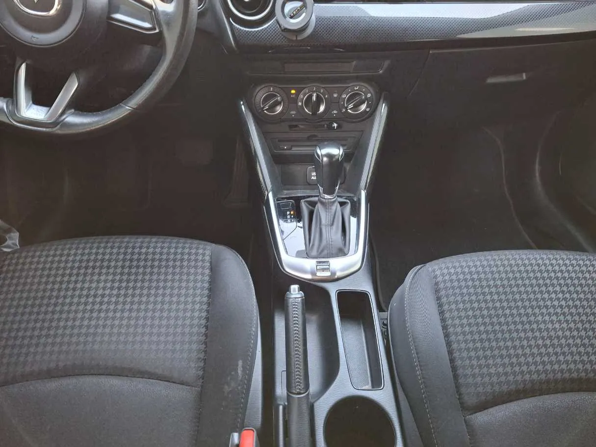 Car image 15
