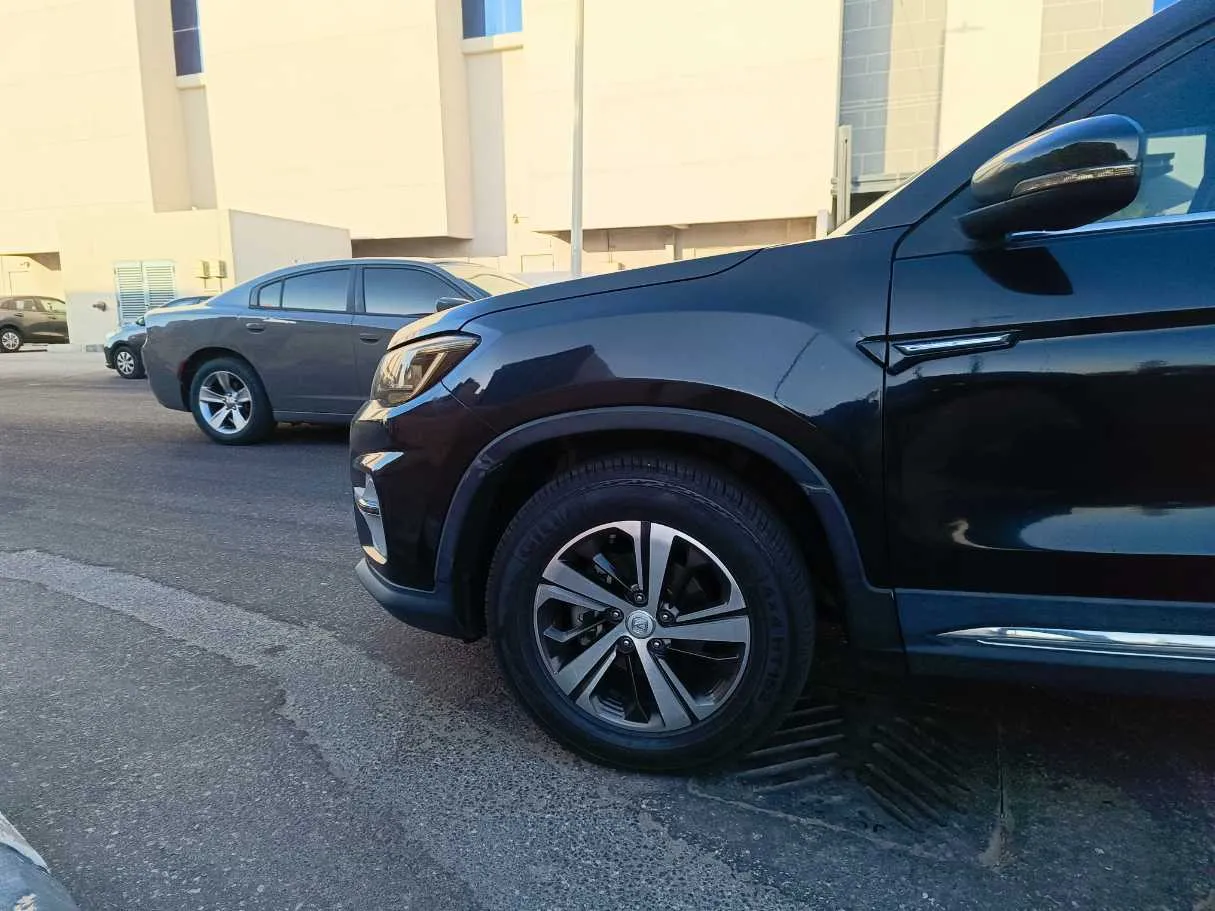 Car image 9