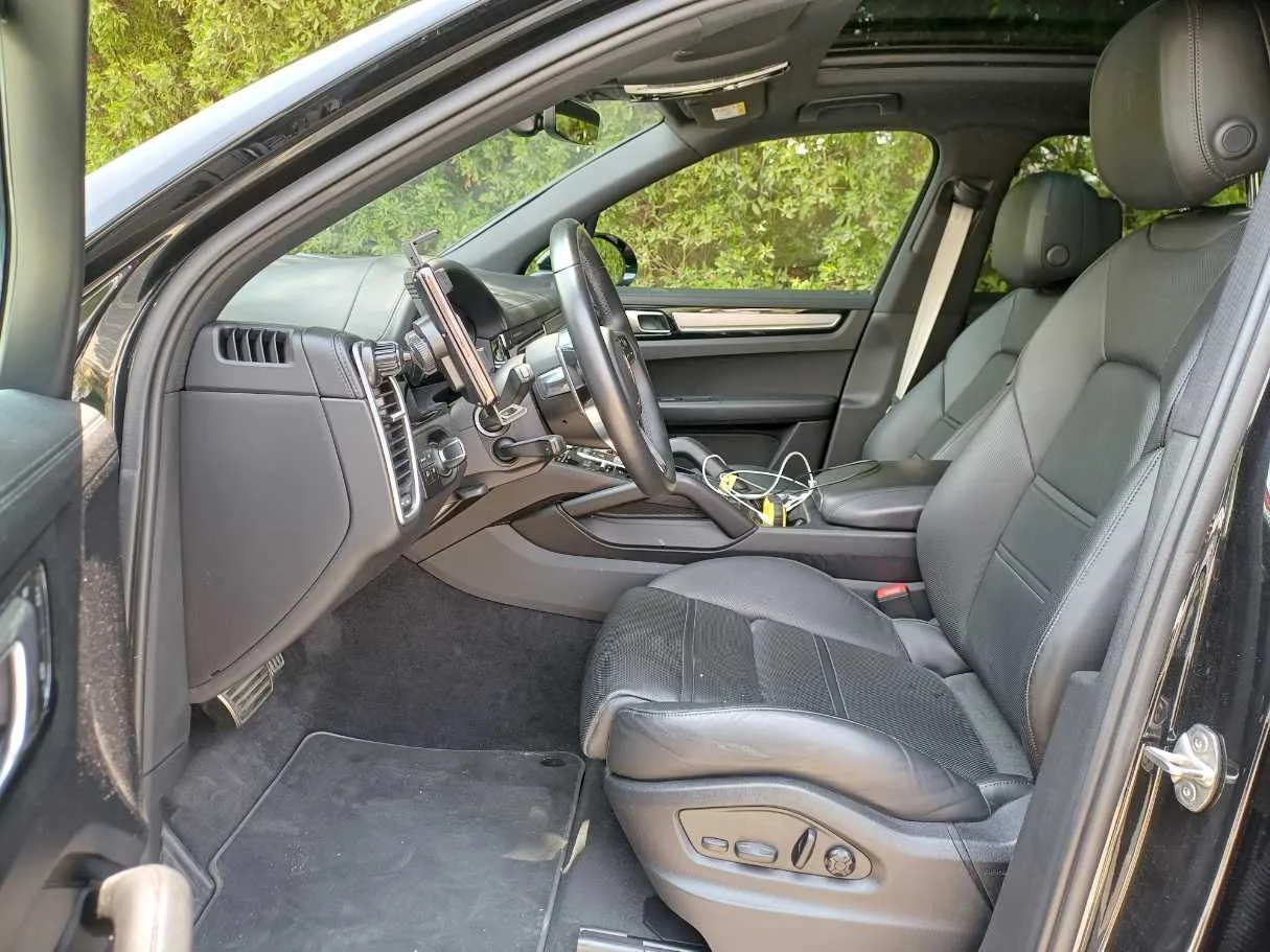 Car image 12