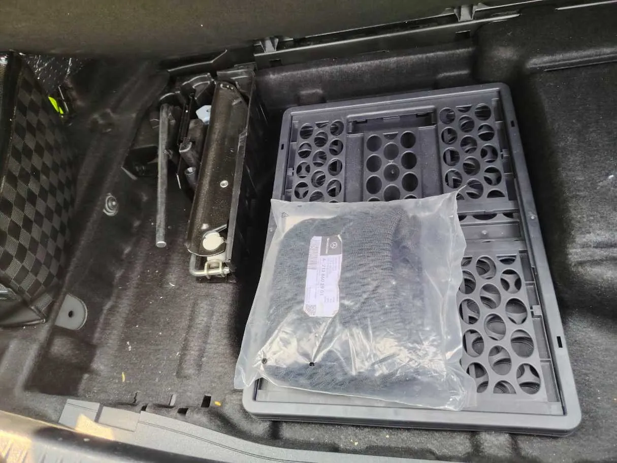 Car image 32