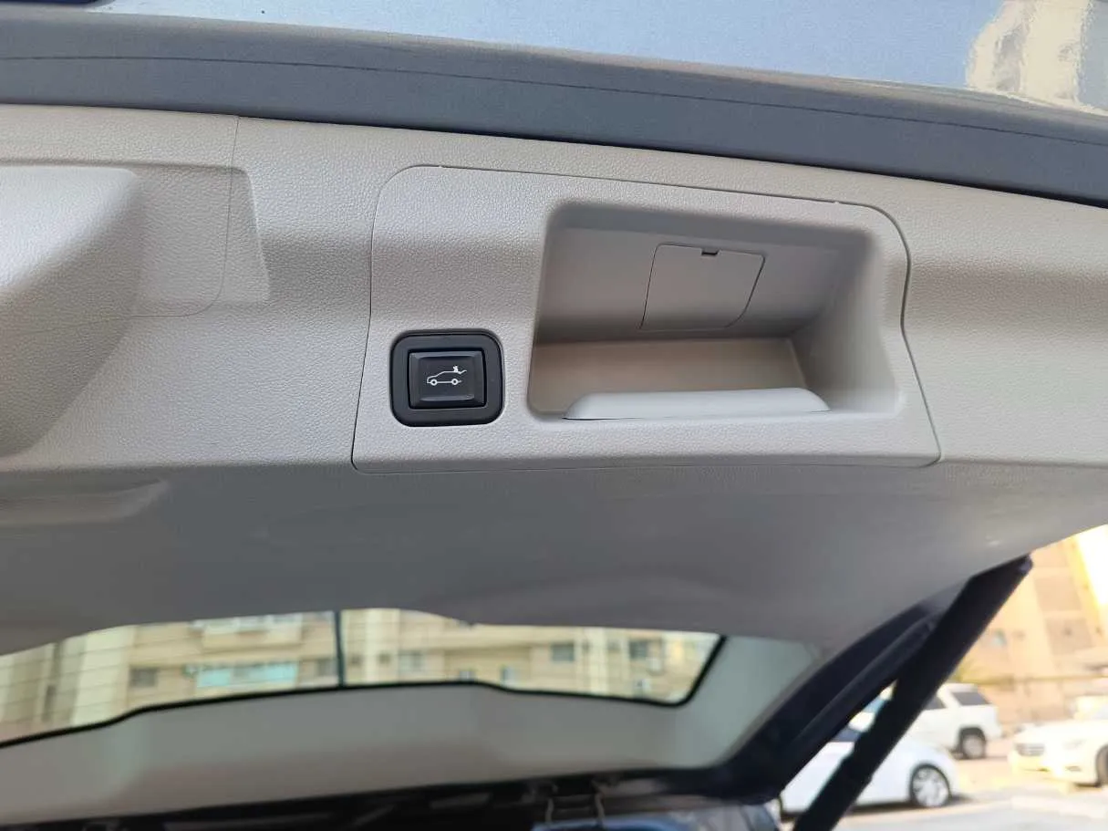 Car image 29