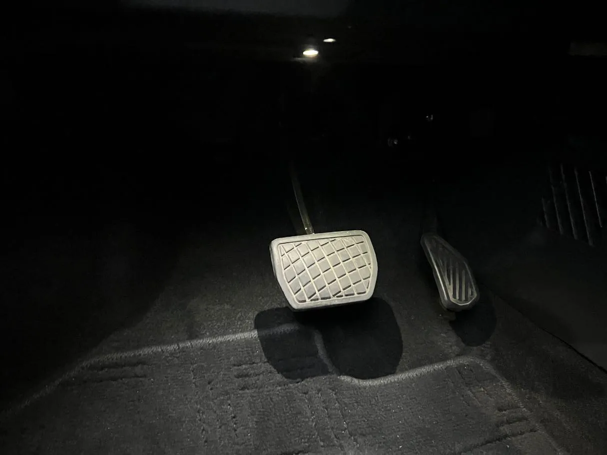 Car image 25