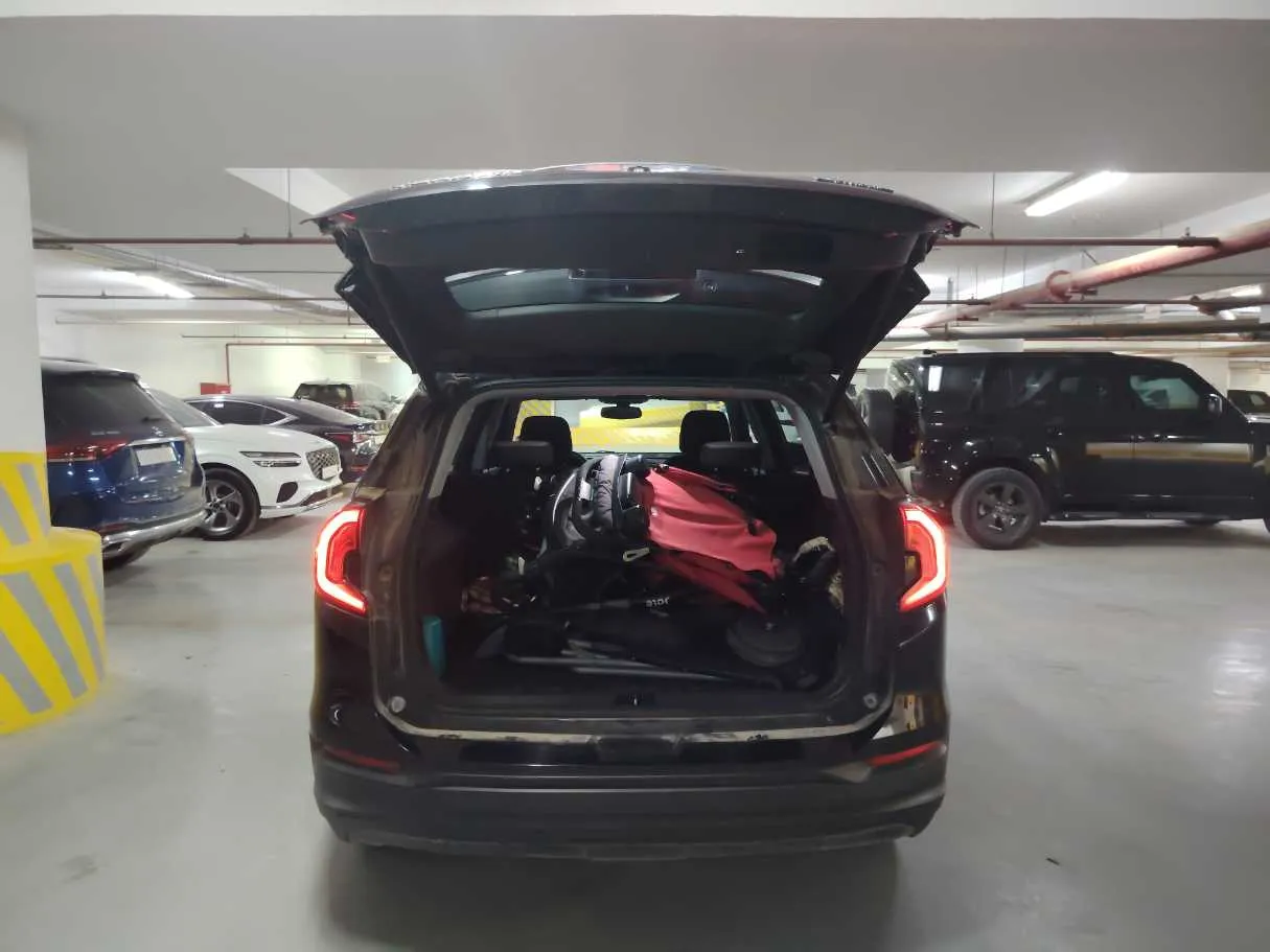Car image 23