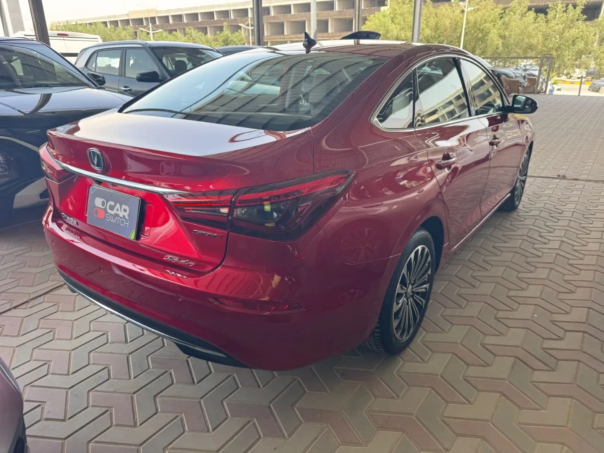 Car image 4