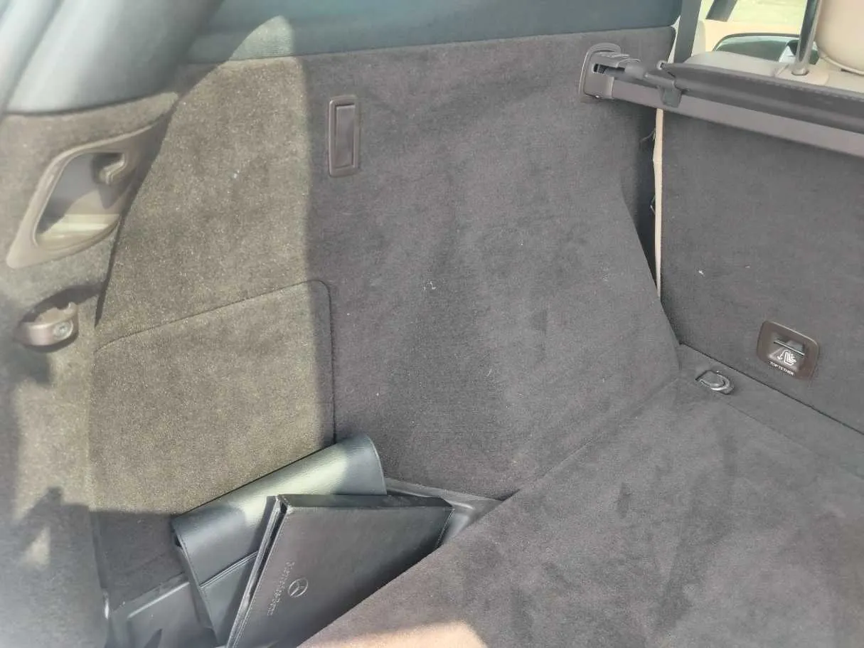 Car image 40