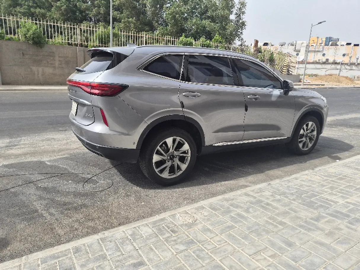 Car image 3