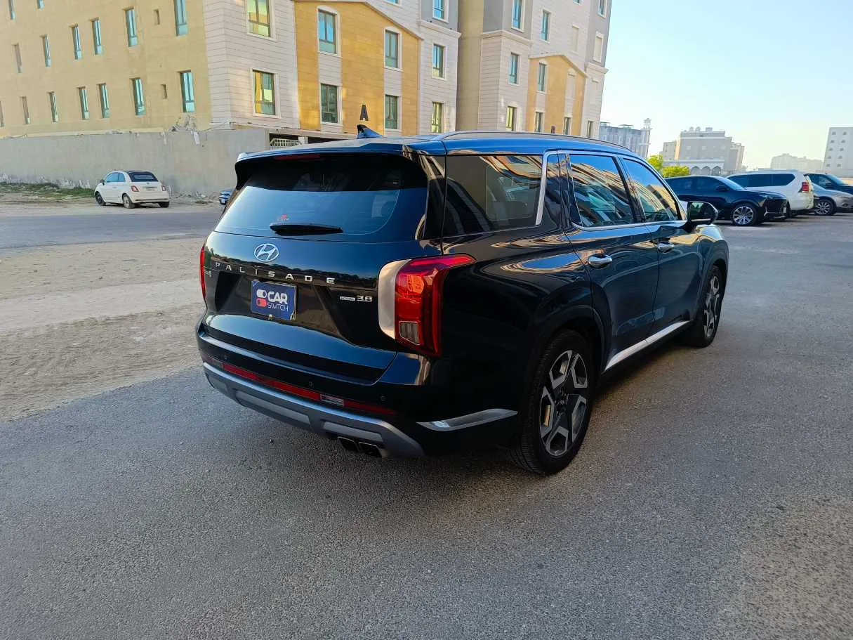 Car image 5