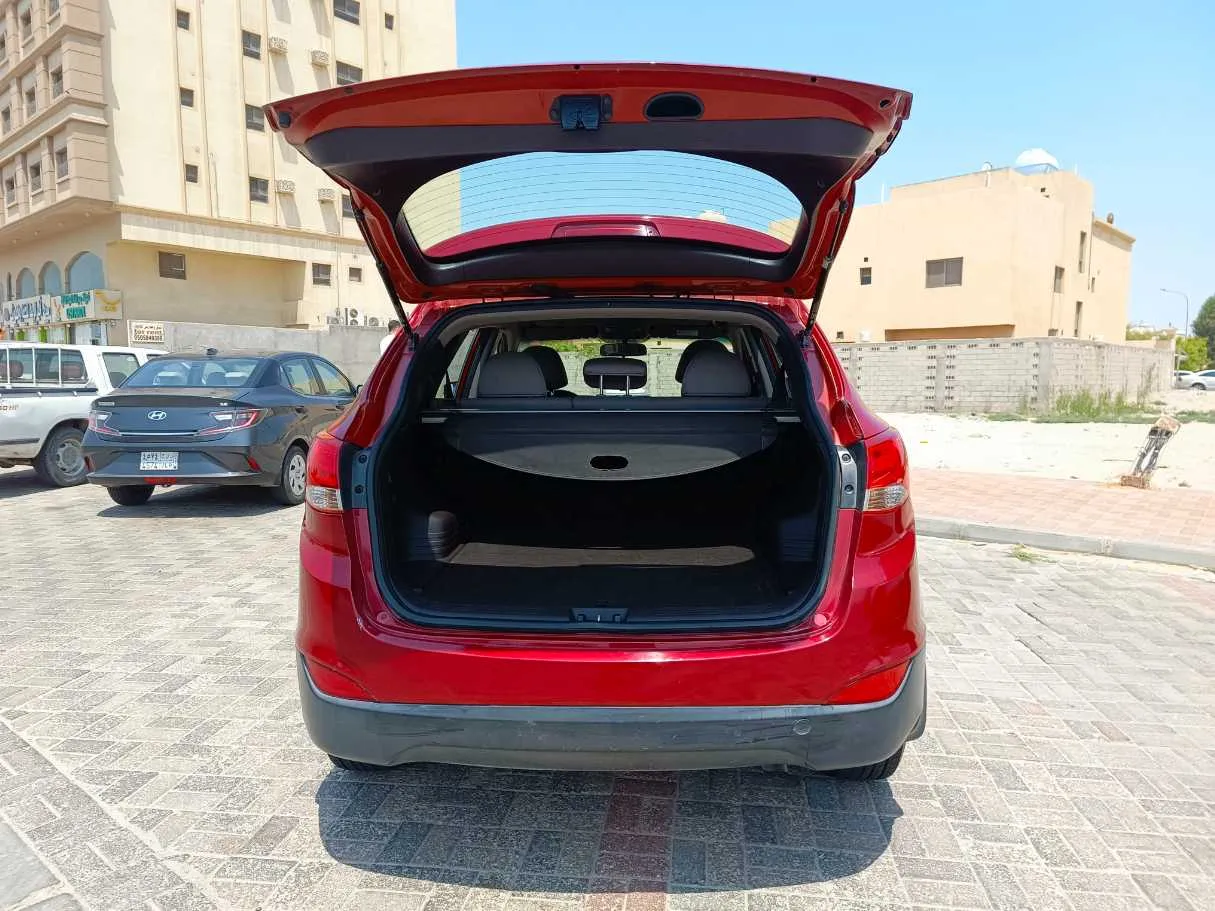 Car image 25