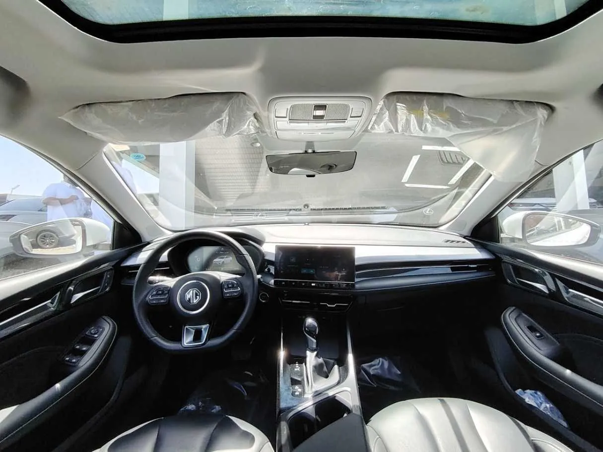 Car image 19